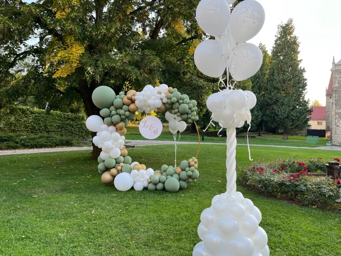 Blumenarrangement auf der Wiese Rittergut Limbach