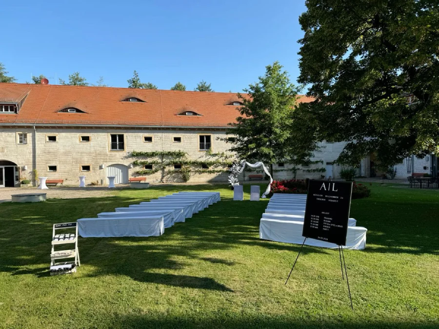 Standesamtliche Trauung im Freien im Garten des Rittergut Limbach